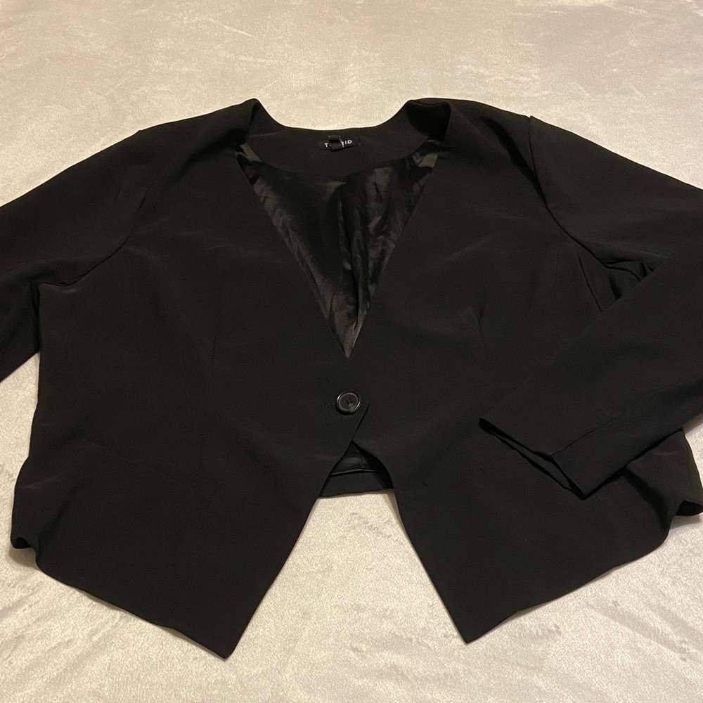 EUC Torrid Collarless Ponte Tuxedo Style Cropped Minimalist Blazer